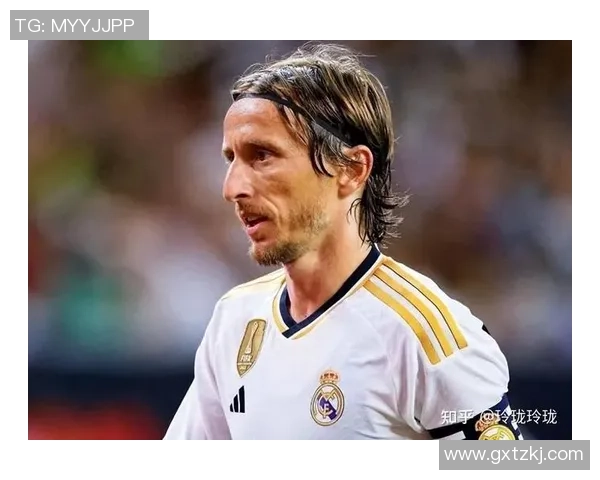 吃人足球球星揭秘：那些场上如猛兽般的致命进攻与隐秘故事