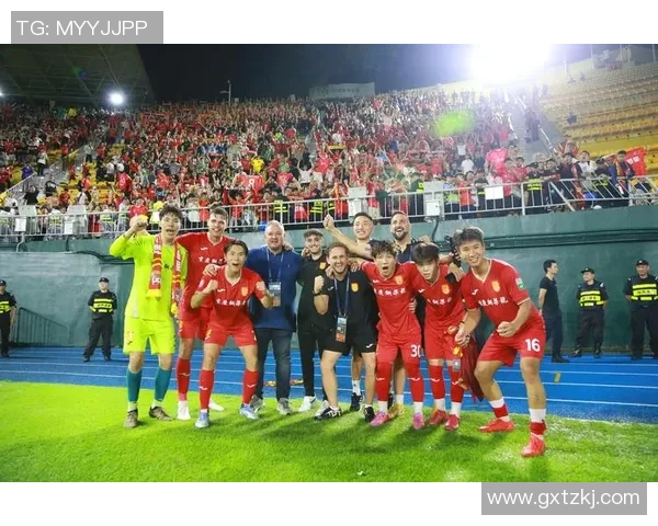 足球6号球员：揭秘世界顶级球星背后的风采与实力